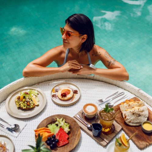 Young-sexy-woman-having-breakfast-in-a-private-pool.jpg